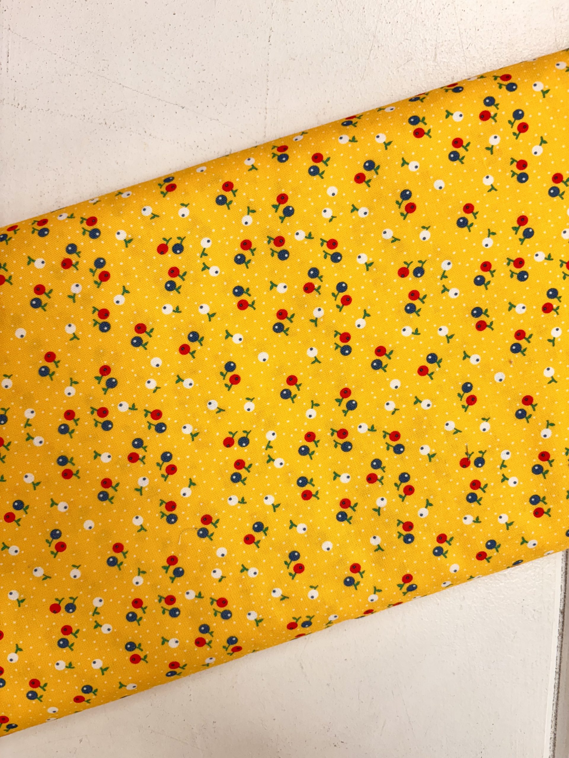 ‘Playful’ - 22297-242 Yellow