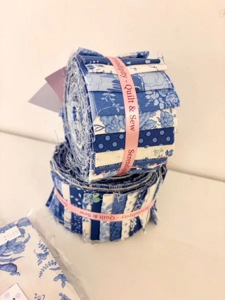 Tilda ‘Something Blue’ - 27 Strip Jellyroll